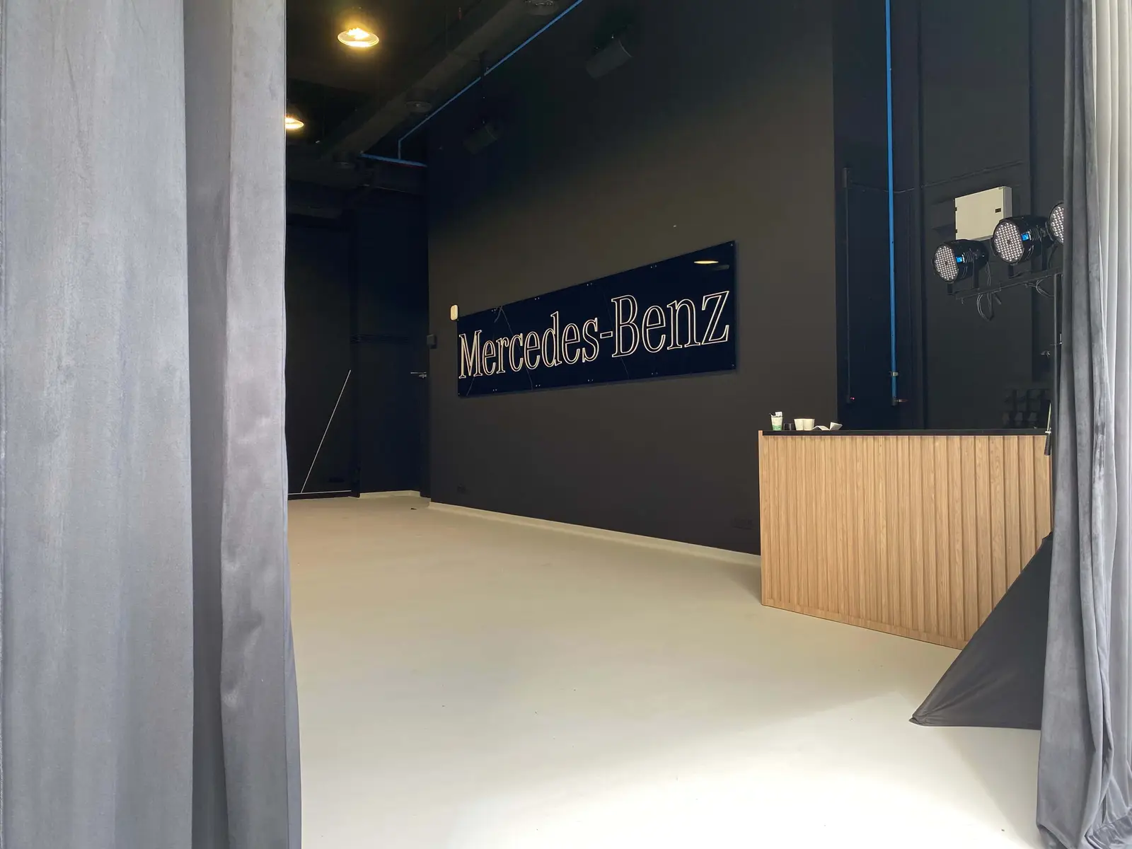 Mercedes Benz - photo 5 by Sun Synergy Contracts